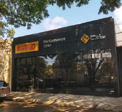Vista exterior del Performance Center PyL Neumáticos Casilda