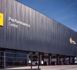 Vista exterior del Performance Center PyL Neumáticos Córdoba Colón